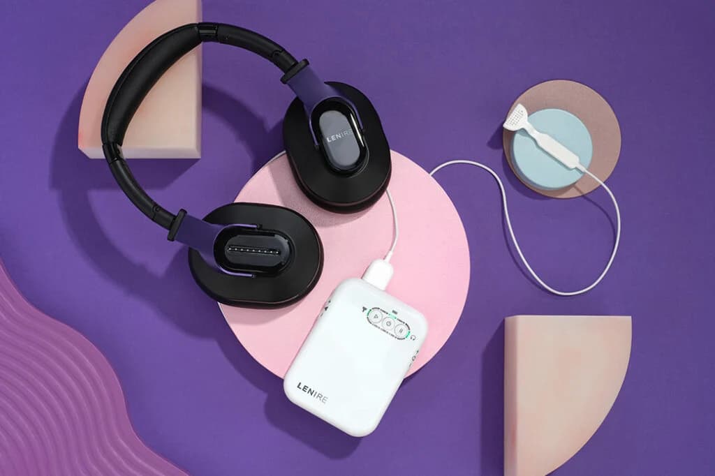Lenire device with Tonguetip and headphones